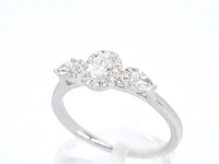 Witgouden ring met diamanten en een oval cut diamant - afbeelding 5 van  11