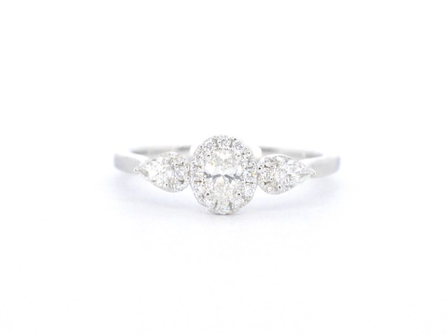 Witgouden ring met diamanten en een oval cut diamant - afbeelding 8 van  11