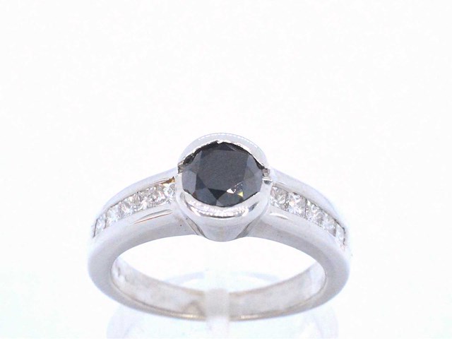 Witgouden ring met diamanten en een zwarte diamant - afbeelding 1 van  8