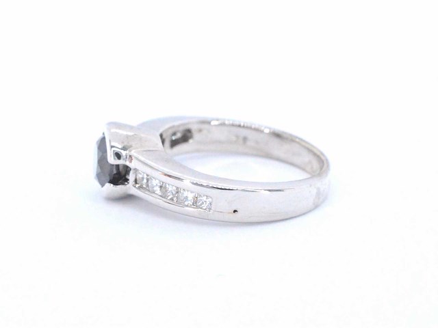 Witgouden ring met diamanten en een zwarte diamant - afbeelding 5 van  8