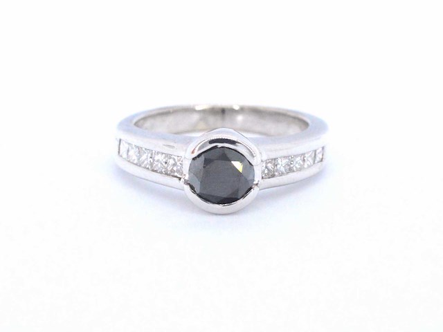 Witgouden ring met diamanten en een zwarte diamant - afbeelding 6 van  8