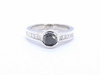 Witgouden ring met diamanten en een zwarte diamant - afbeelding 6 van  8