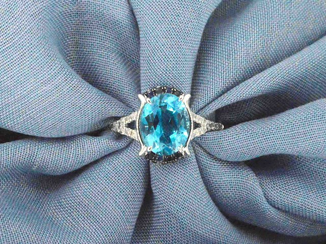 Witgouden ring met diamanten en mooie edelstenen - afbeelding 1 van  11