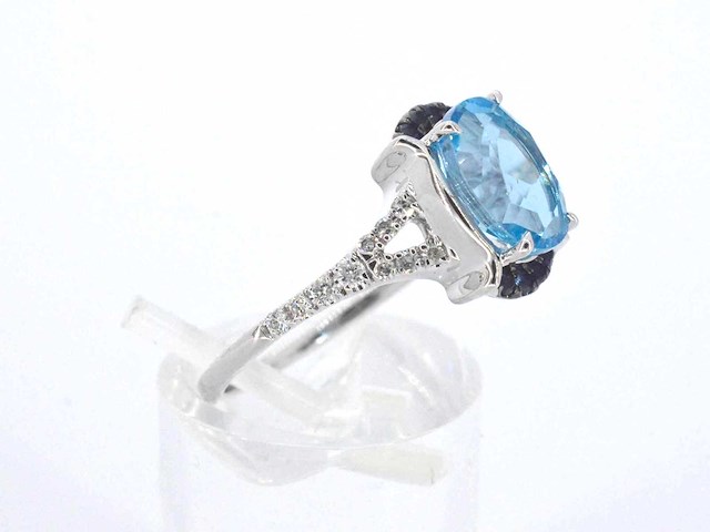 Witgouden ring met diamanten en mooie edelstenen - afbeelding 7 van  11