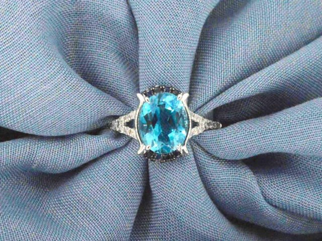 Witgouden ring met diamanten en mooie edelstenen - afbeelding 1 van  12