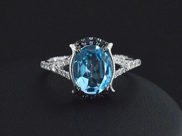Witgouden ring met diamanten en mooie edelstenen - afbeelding 5 van  10