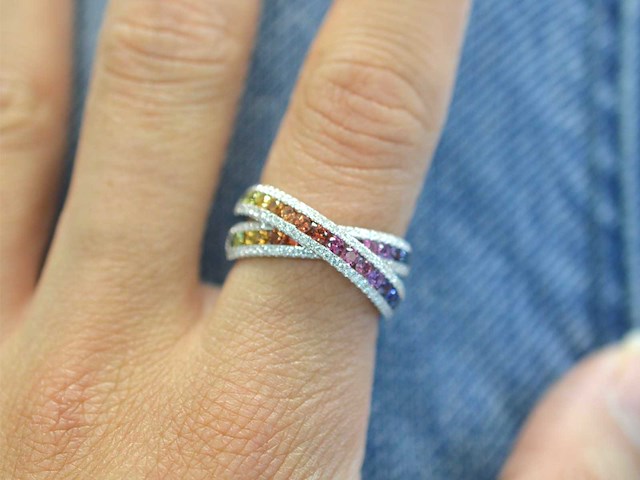 Witgouden ring met diamanten en multicolour saffieren - afbeelding 1 van  11