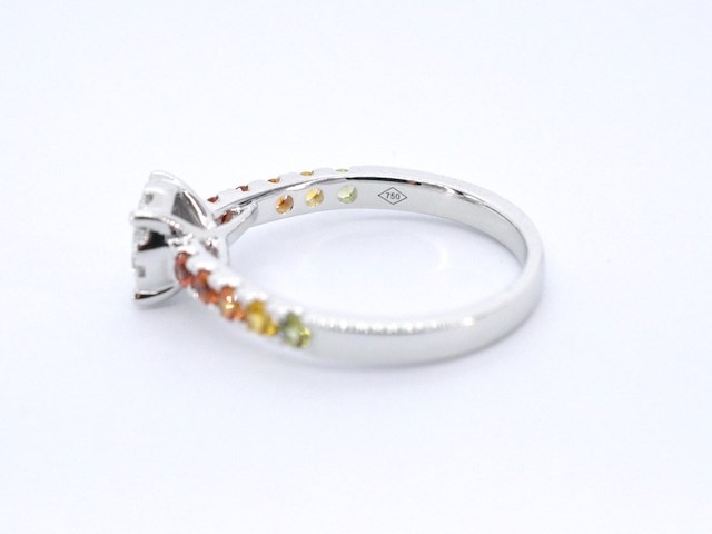 Witgouden ring met diamanten en multicolour saffieren - afbeelding 11 van  11