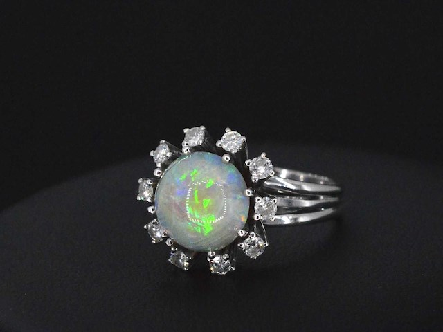 Witgouden ring met diamanten en opaal - afbeelding 1 van  5