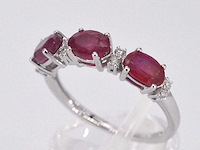 Witgouden ring met diamanten en robijn - afbeelding 5 van  10