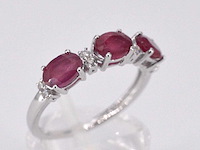 Witgouden ring met diamanten en robijn - afbeelding 6 van  10