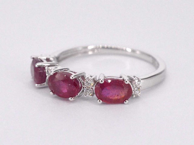 Witgouden ring met diamanten en robijn - afbeelding 9 van  10