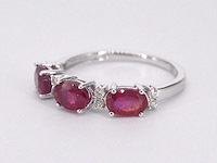 Witgouden ring met diamanten en robijn - afbeelding 9 van  10
