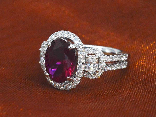 Witgouden ring met diamanten en robijn - afbeelding 4 van  9