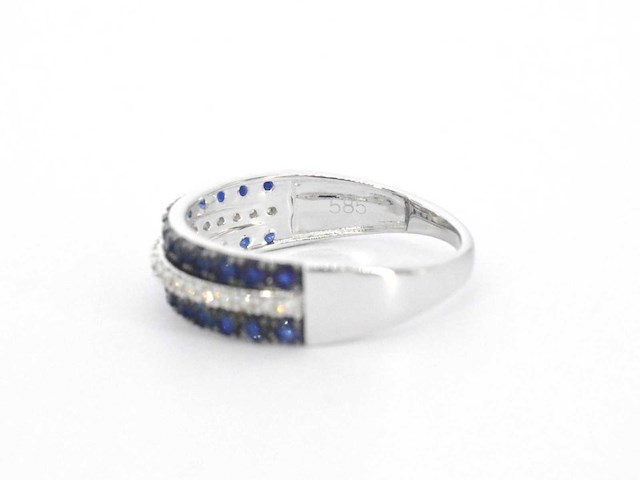 Witgouden ring met diamanten en saffieren - afbeelding 2 van  10