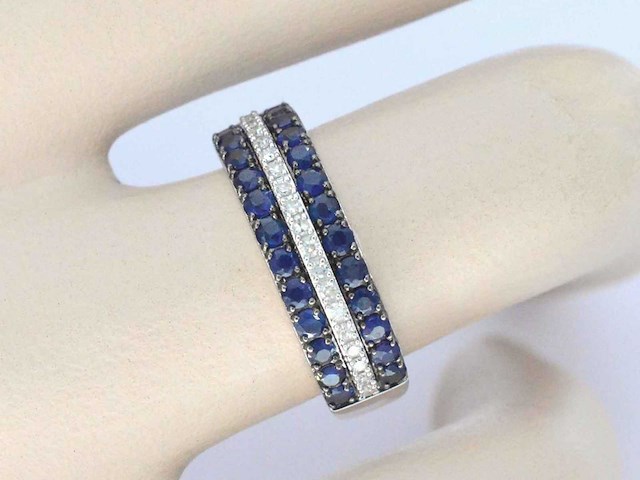 Witgouden ring met diamanten en saffieren - afbeelding 3 van  10