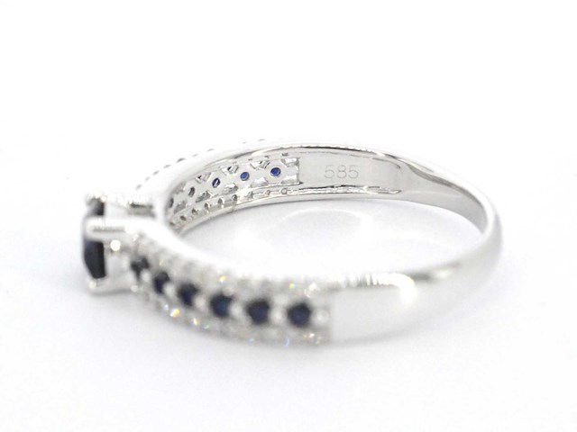 Witgouden ring met diamanten en saffieren - afbeelding 2 van  10