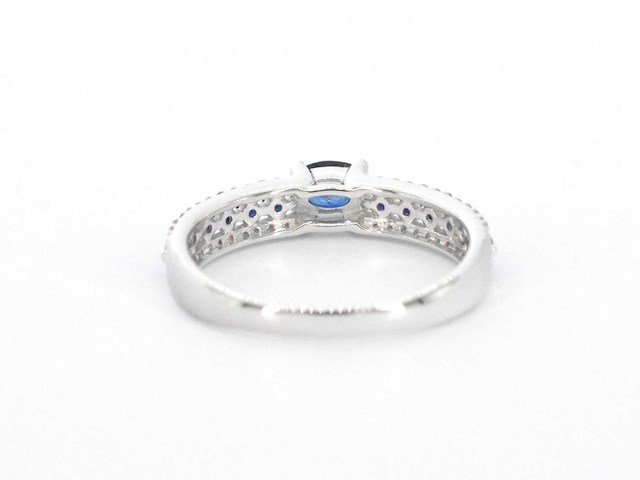 Witgouden ring met diamanten en saffieren - afbeelding 9 van  10