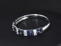 Witgouden ring met diamanten en saffieren