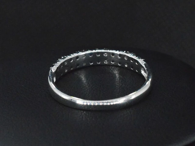 Witgouden ring met diamanten en saffieren - afbeelding 2 van  9