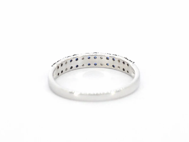 Witgouden ring met diamanten en saffieren - afbeelding 7 van  9