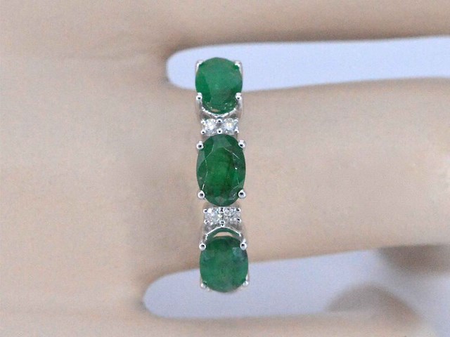 Witgouden ring met diamanten en smaragd - afbeelding 4 van  11