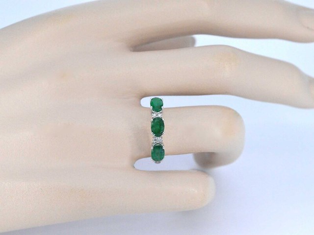 Witgouden ring met diamanten en smaragd - afbeelding 5 van  11