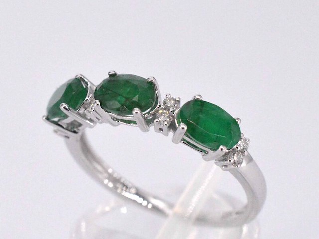 Witgouden ring met diamanten en smaragd - afbeelding 6 van  11