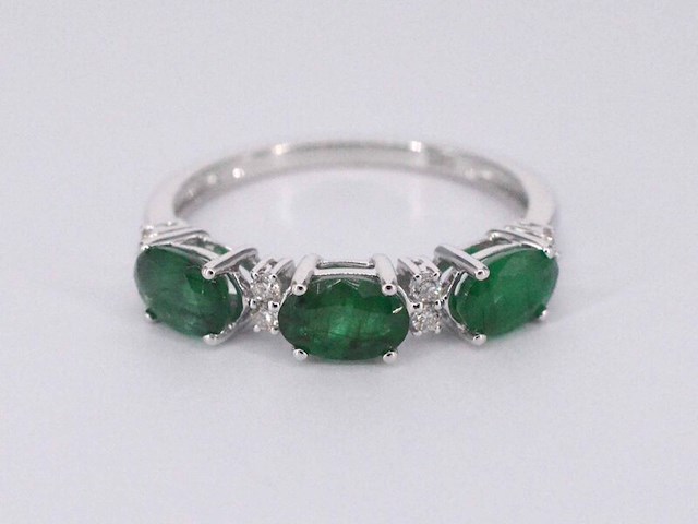 Witgouden ring met diamanten en smaragd - afbeelding 8 van  11