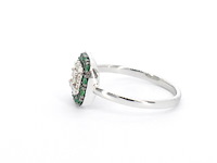 Witgouden ring met diamanten en smaragd - afbeelding 7 van  11