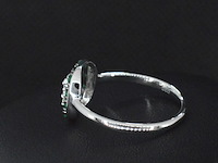 Witgouden ring met diamanten en smaragd - afbeelding 2 van  5