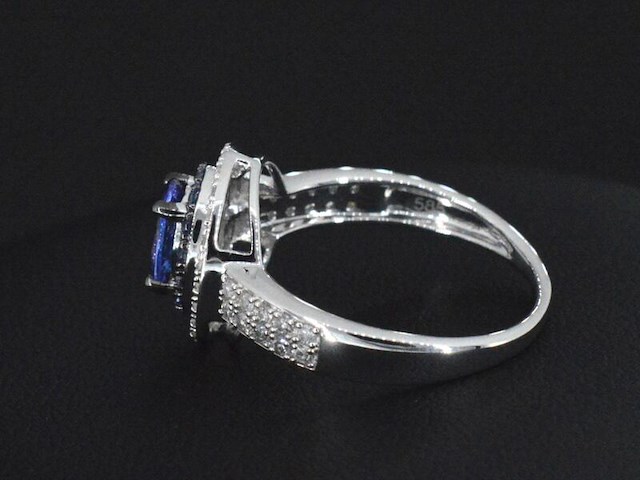 Witgouden ring met diamanten en tanzaniet - afbeelding 2 van  5