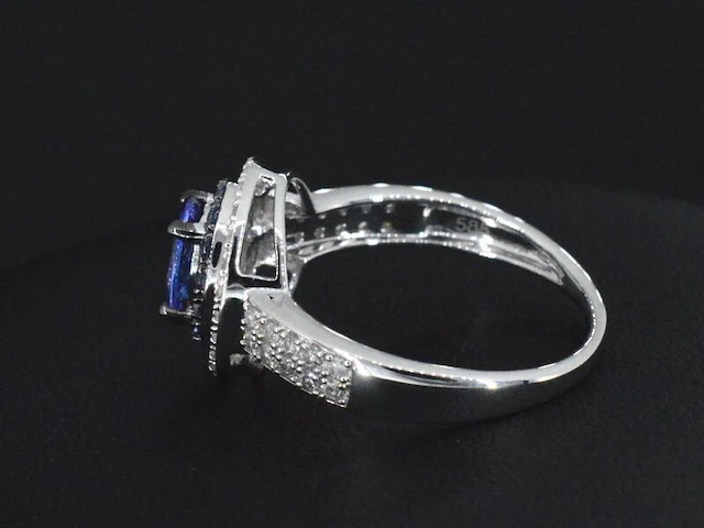 Witgouden ring met diamanten en tanzaniet - afbeelding 2 van  9