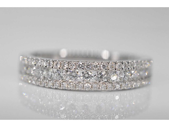 Witgouden ring met diamanten - afbeelding 7 van  7