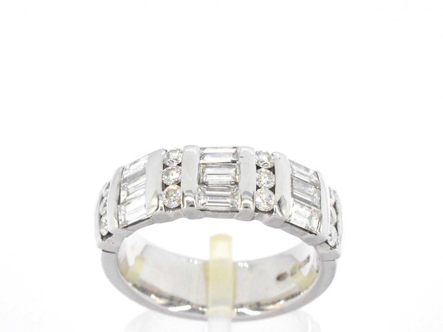 Witgouden ring met diamanten - afbeelding 1 van  10