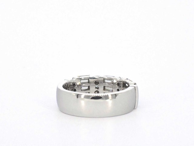 Witgouden ring met diamanten - afbeelding 8 van  10