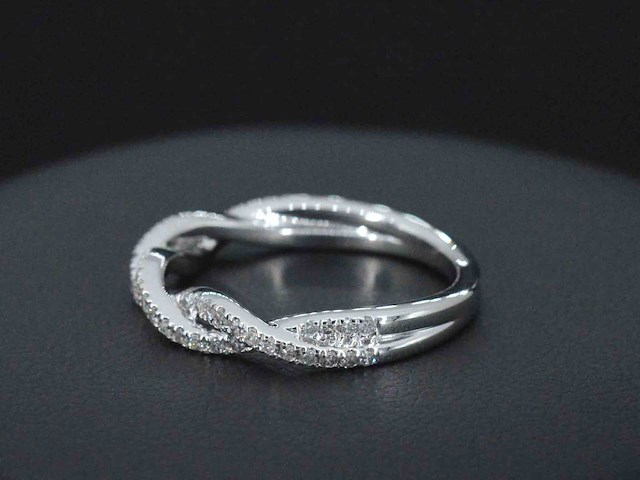 Witgouden ring met diamanten - afbeelding 6 van  9