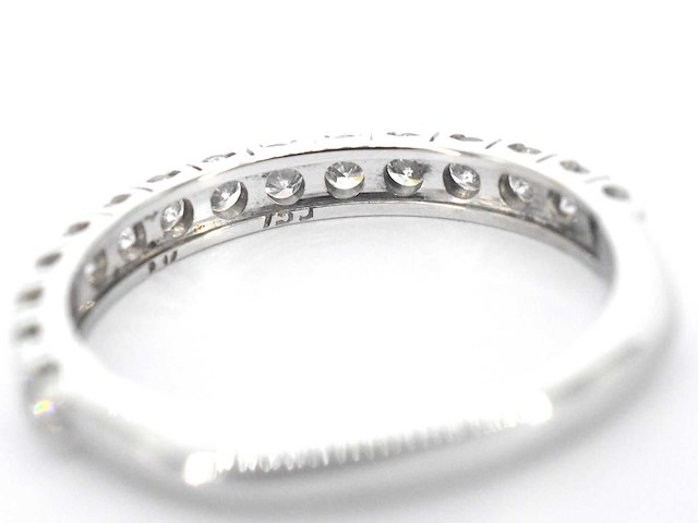 Witgouden ring met diamanten - afbeelding 2 van  10