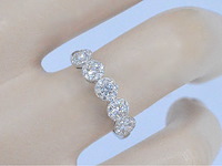 Witgouden ring met diamanten - afbeelding 2 van  9