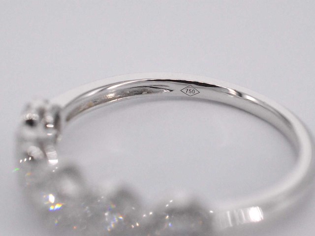 Witgouden ring met diamanten - afbeelding 5 van  9