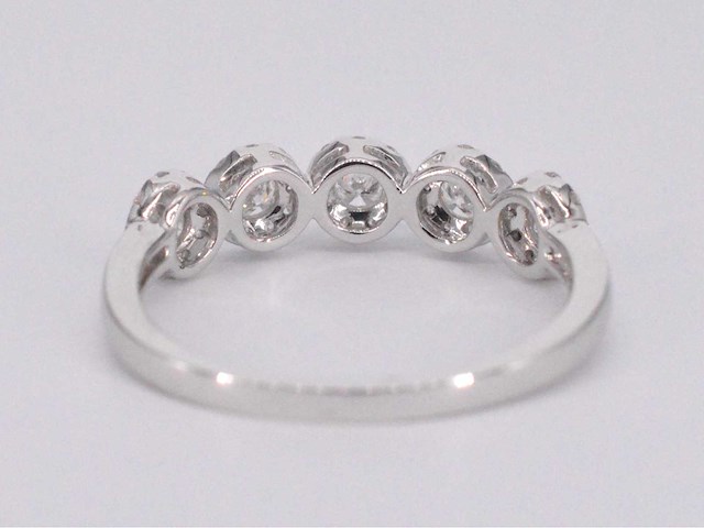 Witgouden ring met diamanten - afbeelding 9 van  9