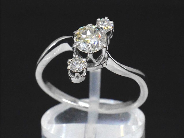 Witgouden ring met diamanten - afbeelding 1 van  8