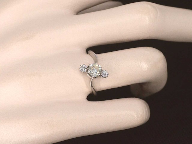 Witgouden ring met diamanten - afbeelding 2 van  8