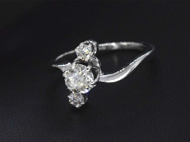 Witgouden ring met diamanten - afbeelding 8 van  8