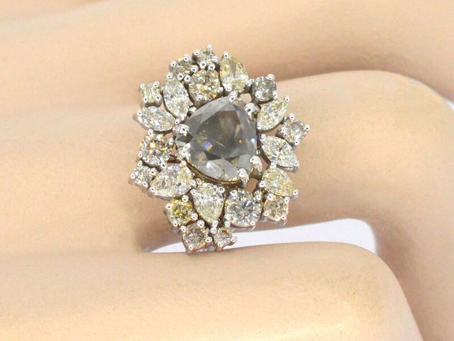 Witgouden ring met diamanten - afbeelding 5 van  12