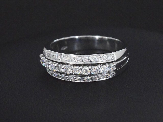 Witgouden ring met diamanten - afbeelding 2 van  12