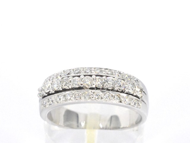 Witgouden ring met diamanten - afbeelding 1 van  12