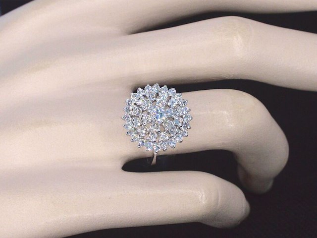 Witgouden ring met diamanten - afbeelding 2 van  8