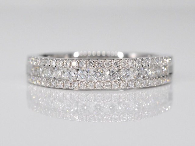 Witgouden ring met diamanten - afbeelding 1 van  6