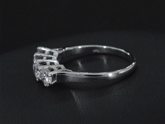 Witgouden ring met diamanten - afbeelding 3 van  4